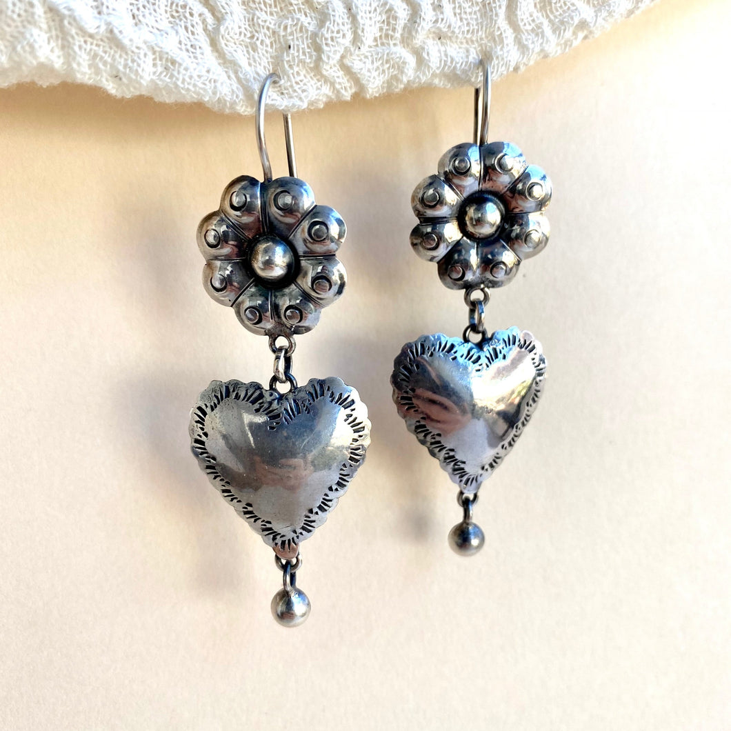 Flor y Corazon Earrings