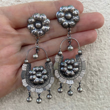 Load image into Gallery viewer, Buena Suerte Flower Earrings

